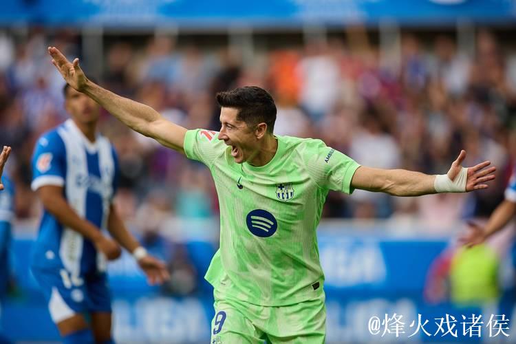 科贝:莱万已连续两轮西甲替补未登场,他对此并不满意 科贝:莱万已连续两轮西甲替补未登场,他对此并不满意